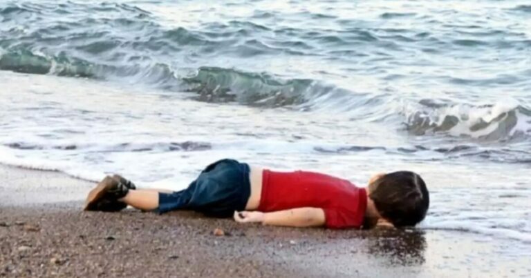 Φωτογραφίες που συγκλονίζουν: Από τον Αλάν Κουρντί στον άνδρα του Χονγκ Κονγκ