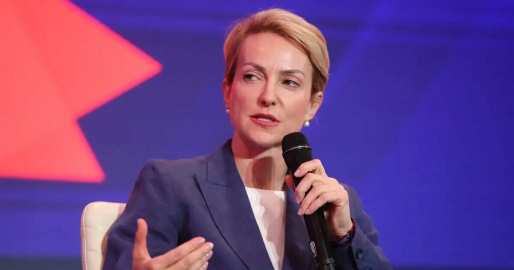 Σφοδρή αντιπαράθεση Σδούκου και ΠΑΣΟΚ για την κυβέρνηση