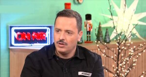 Αλέξανδρος Τσουβέλας: Οι αναμνήσεις από τον πατέρα του και τη φοιτητική ζωή