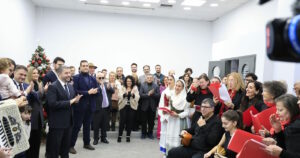 Πρωτοχρονιάτικα κάλαντα από Ανδρουλάκη, Φάμελλο και Κουτσούμπα