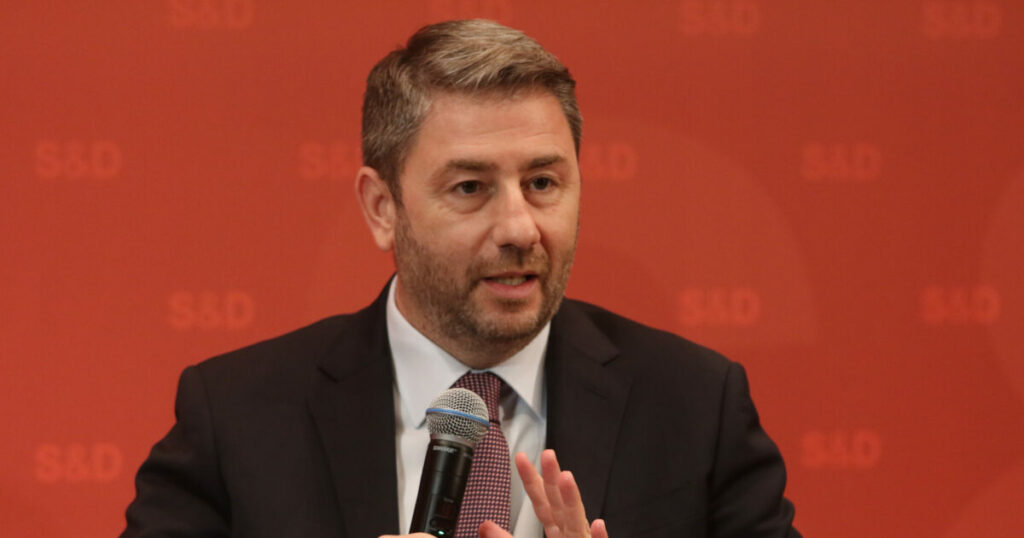 ΠΑΣΟΚ: Επίθεση στην κυβέρνηση για ακρίβεια και αγροτικά μπλόκα