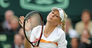 Η Άννα Κουρνίκοβα μοιράζεται φωτογραφία με τα τέσσερα παιδιά της