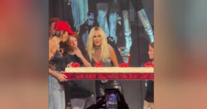 Η Άννα Βίσση γιόρτασε τα γενέθλιά της με τρυφερή έκπληξη από τη Σοφία Καρβέλα