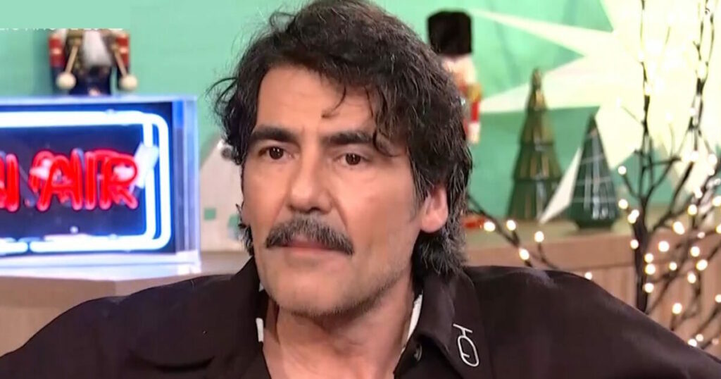 Αντώνης Καρυστινός: Η τέχνη του δρόμου και η πορεία του στη σκηνή