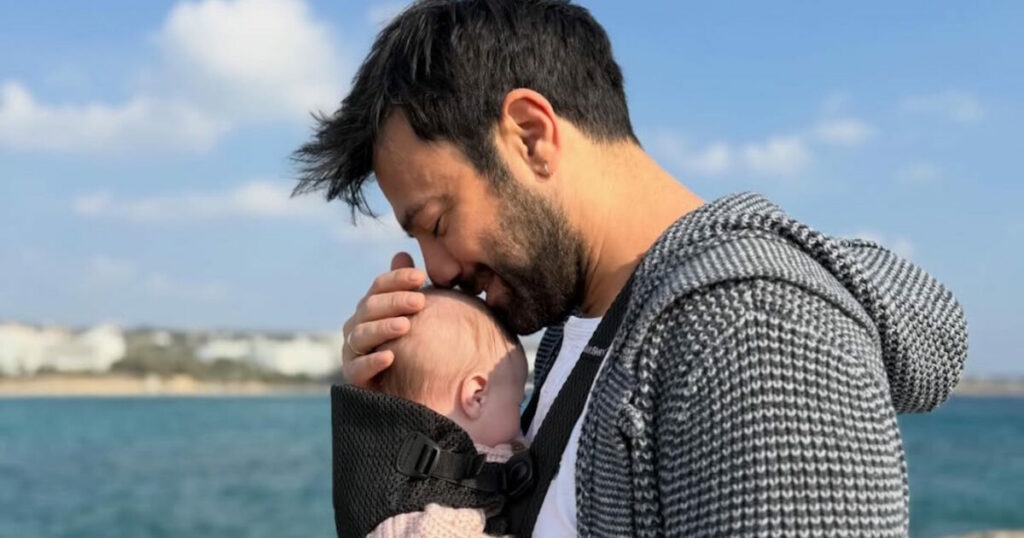 Ο Αντρέας Γεωργίου απολαμβάνει ηλιόλουστη βόλτα με την κόρη του