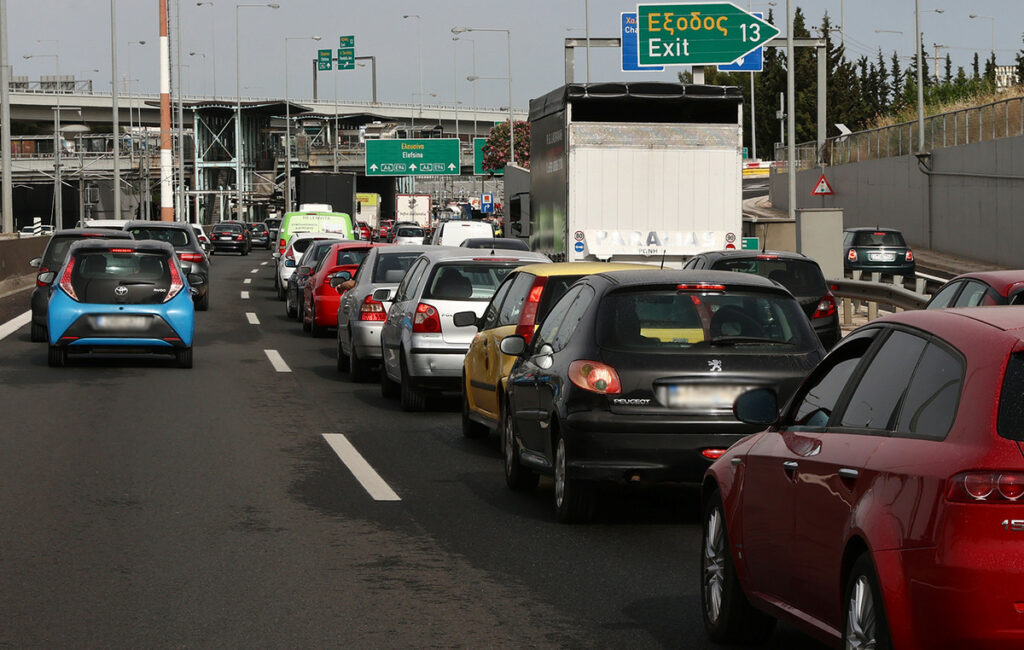 Κίνηση τώρα: Προβλήματα στην Αθηνών – Λαμίας λόγω πτώσης πορτοκαλιών