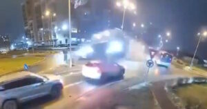 Ρουμανία: Σοκαριστικό τροχαίο με αυτοκίνητο που απογειώθηκε