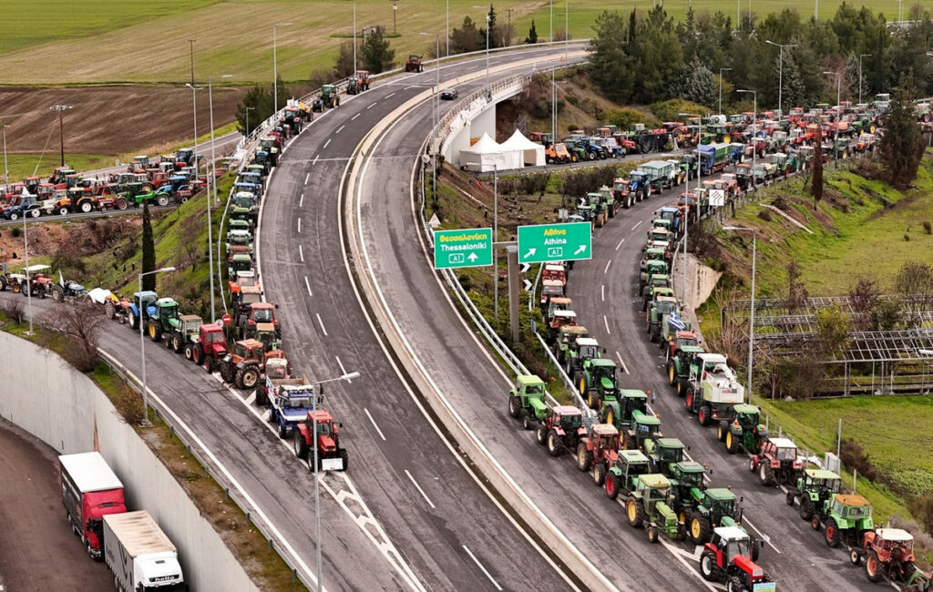 Κρίσιμη σύσκεψη για τους αγρότες την Κυριακή – Ομαλή κυκλοφορία στο εθνικό δίκτυο