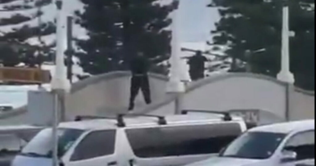 Αυστραλία: Τρομοκρατική επίθεση με πυροβολισμούς στην παραλία Μπόνταϊ