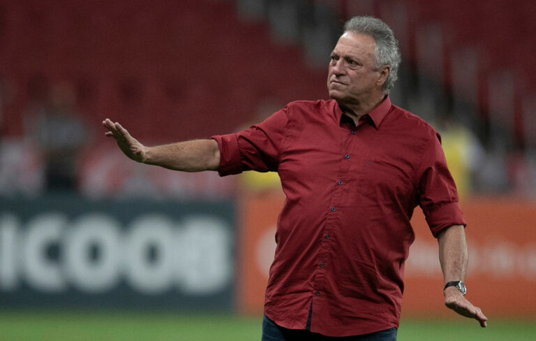 Σάλος με ομοφοβικό σχόλιο προπονητή: «Δεν θέλω ροζ φανέλες»