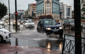 Κυκλοφοριακό κομφούζιο στην Αττική λόγω κακοκαιρίας
