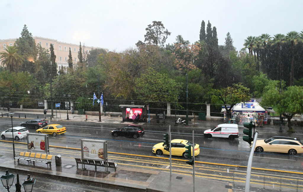 Άστατος καιρός με βροχές και καταιγίδες σε όλη τη χώρα