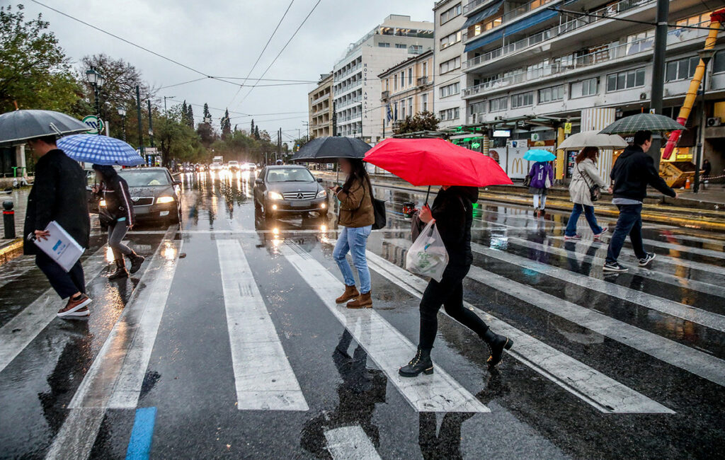 Νέα κόκκινη προειδοποίηση για την κακοκαιρία Byron: Πού θα χτυπήσει τις επόμενες ώρες