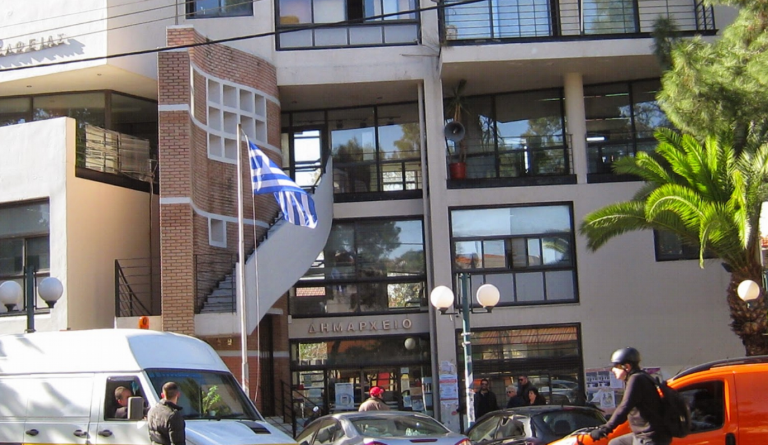 Δημοτικό Συμβούλιο Νέας Φιλαδέλφειας: Ένταση και αποχωρήσεις