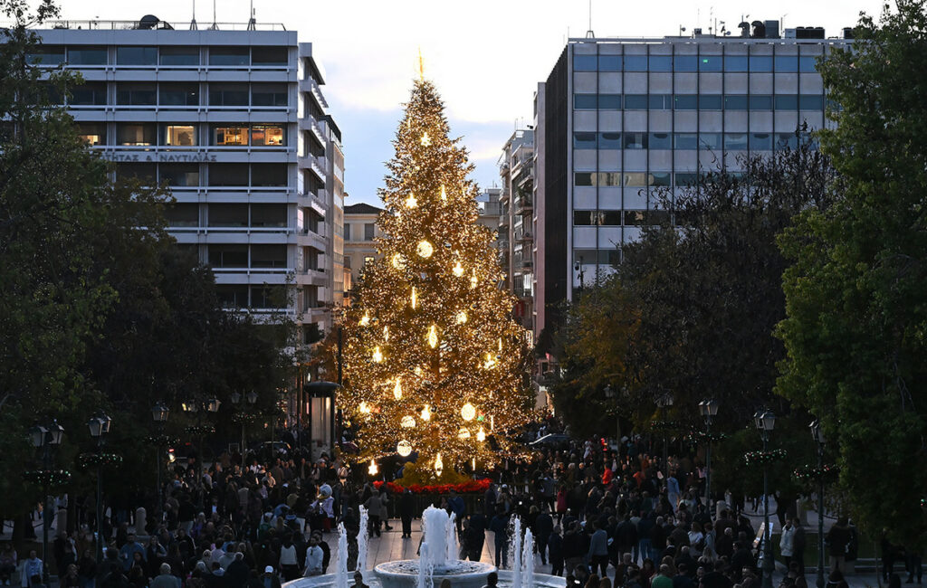 Εντείνονται οι καταιγίδες: Χριστούγεννα με βροχές και χιόνια στην Αττική