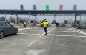 Αγρότες ανοίγουν τις μπάρες στα διόδια – Σακούλες στις κάμερες για τα πρόστιμα