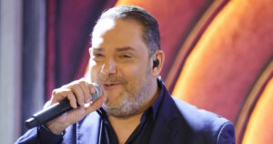 Στέλιος Διονυσίου: Δηλώνει χαζομπαμπάς, η Τίνα Μεσσαροπούλου σχολιάζει