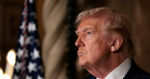 Σπάνια ήττα του Τραμπ στο Ανώτατο Δικαστήριο: Μπλόκο στην Εθνοφρουρά στο Σικάγο