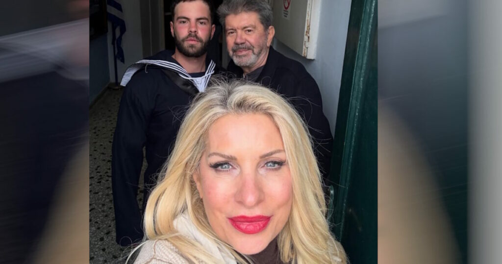 Η Ελένη Μενεγάκη παρευρέθηκε στην ορκωμοσία του Άγγελου Λάτσιου στο Ναυτικό