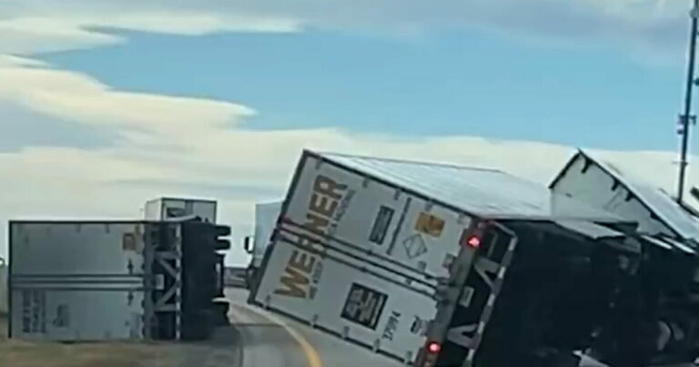 ΗΠΑ: Ισχυροί άνεμοι πλήττουν το Γουαϊόμινγκ - Νταλίκα 18,6 τόνων ανατράπηκε