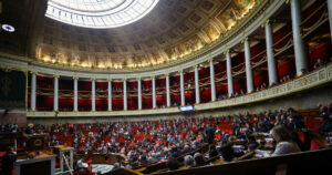 Γαλλία: Πολιτική νίκη για τον Λεκορνί με έγκριση προϋπολογισμού Κοινωνικής Ασφάλισης