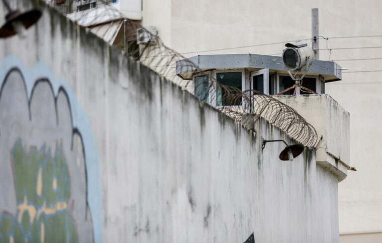 Επιχείρηση της αστυνομίας στις φυλακές Κορυδαλλού – Κατασχέθηκαν κινητά τηλέφωνα