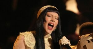 Απομάκρυνση του άντρα που επιτέθηκε στην Αριάνα Γκράντε από συναυλία της Lady Gaga