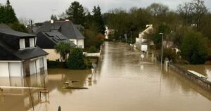 Γαλλία: Καταστροφικές πλημμύρες πλήττουν πέντε περιφέρειες