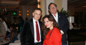 Λαμπερές παρουσίες στο χριστουγεννιάτικο party του θεάτρου Παλλάς