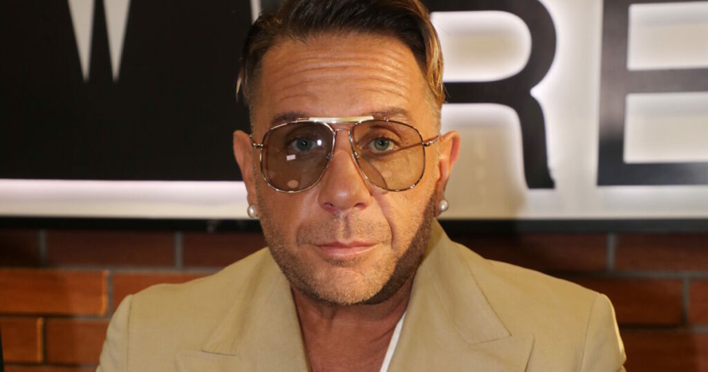 Γιώργος Μαζωνάκης: Από τα δύσκολα παιδικά χρόνια στο Δρομοκαΐτειο