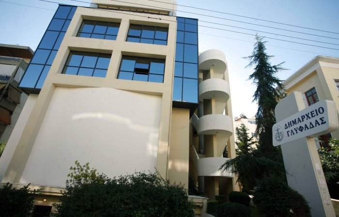 Ερωτήματα για την εταιρεία ακινήτων του δημάρχου Γλυφάδας