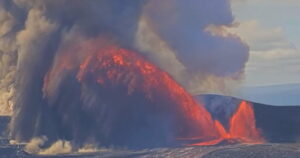 Χαβάη: Εντυπωσιακή έκρηξη του ηφαιστείου Κιλαουέα με πίδακες λάβας