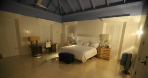 Φωτογραφίες από την έπαυλη του Τζέφρι Επστάιν στη δημοσιότητα