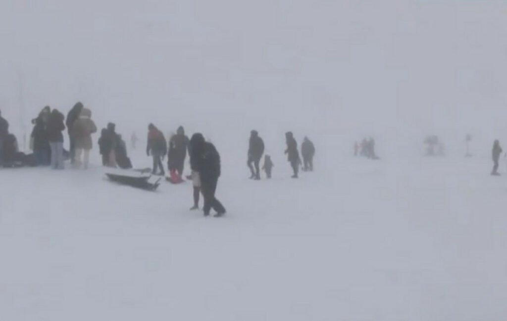 Πυκνό χιόνι στο Καϊμακτσαλάν, άνοιξε το χιονοδρομικό κέντρο
