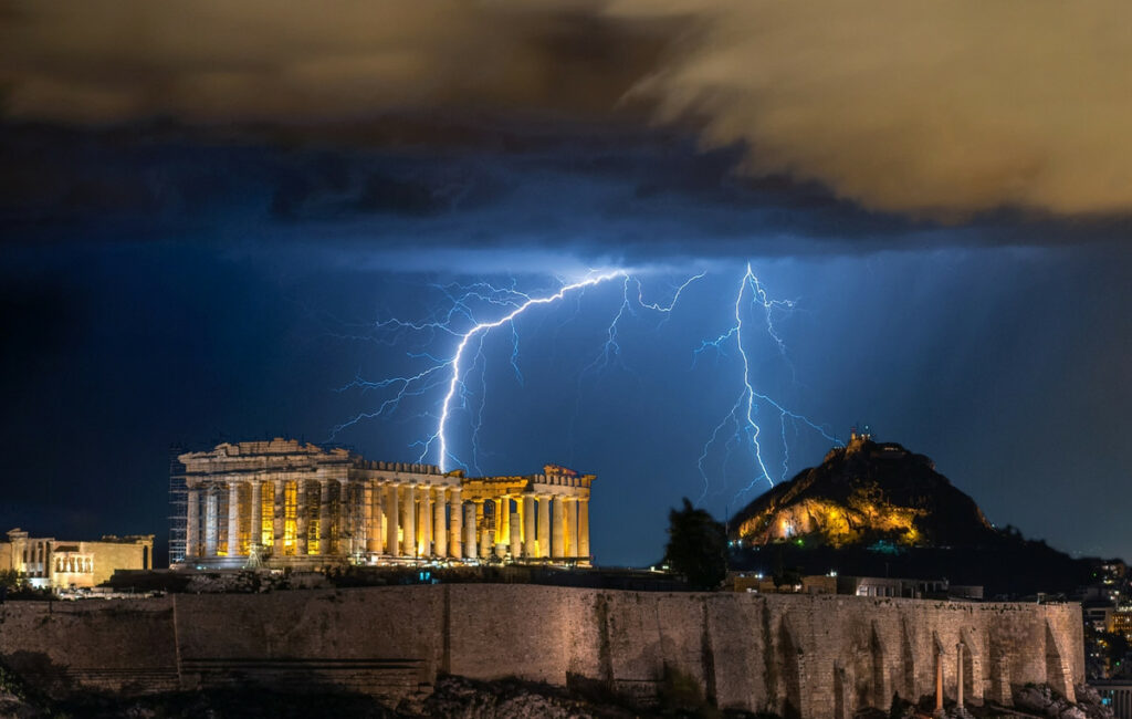 Ισχυρές καταιγίδες και χαλάζι αναμένονται στην Αττική