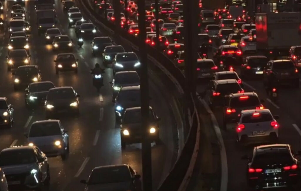 Απίστευτο μποτιλιάρισμα στον Κηφισό: Απροσπέλαστος από Πειραιά έως Κηφισιά