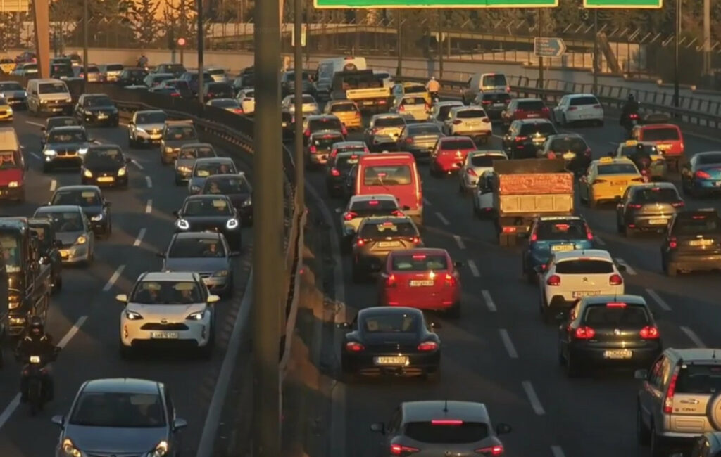 Στο «κόκκινο» ο Κηφισός – Μεγάλες καθυστερήσεις από Κηφισιά έως Μοσχάτο