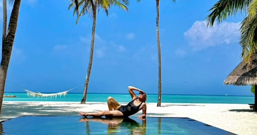 Η Κιμ Κατράλ απολαμβάνει τον μήνα του μέλιτος στις Μαλδίβες