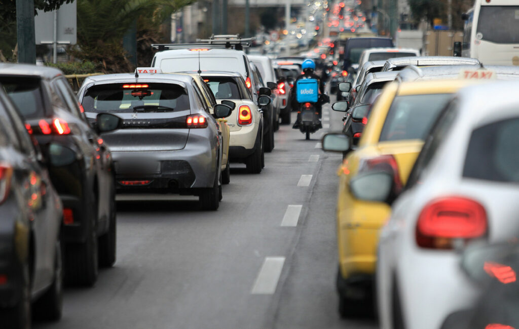 Χάος στην Κηφισίας: Τροχαίο στο Χαλάνδρι προκαλεί κυκλοφοριακή συμφόρηση