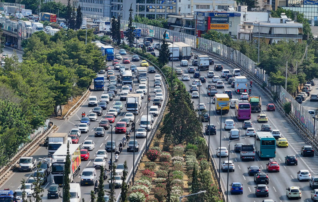 Στο «κόκκινο» η κίνηση στην Αθήνα: Προβλήματα σε Κηφισό και κέντρο