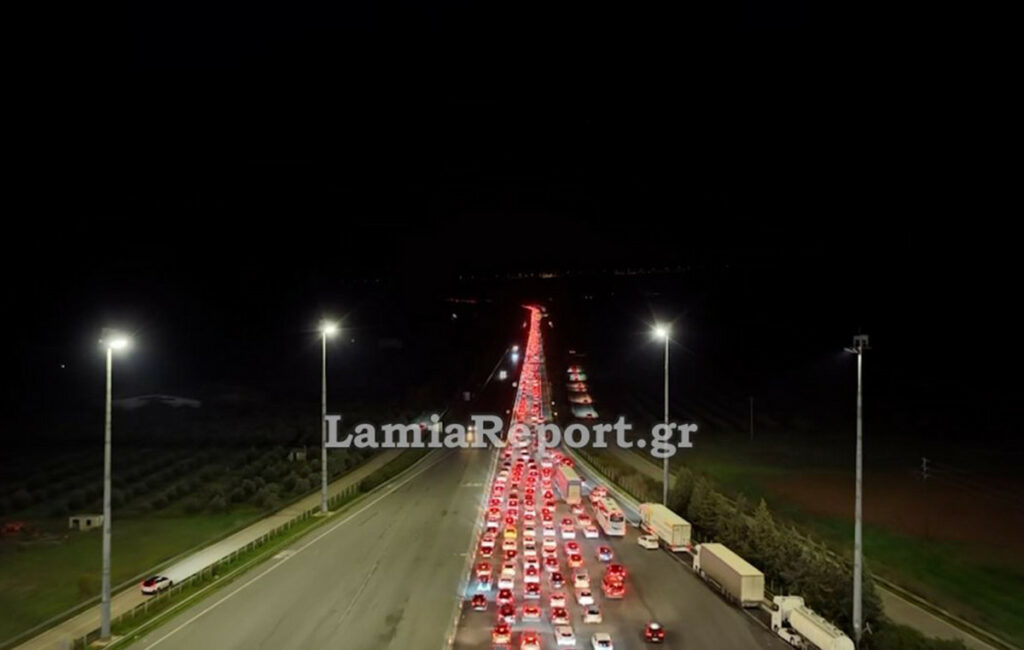 Απίστευτη ταλαιπωρία για τους ταξιδιώτες στην Εθνική Οδό – Ουρές 10 χιλιομέτρων