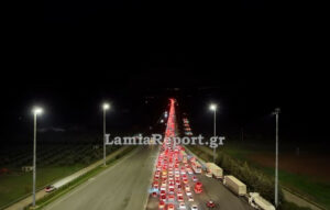 Απίστευτη ταλαιπωρία για τους ταξιδιώτες στην Εθνική Οδό – Ουρές 10 χιλιομέτρων