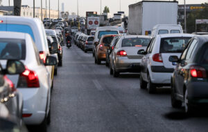 Σύγκρουση φορτηγού με ΙΧ στην άνοδο της λεωφόρου Κηφισού