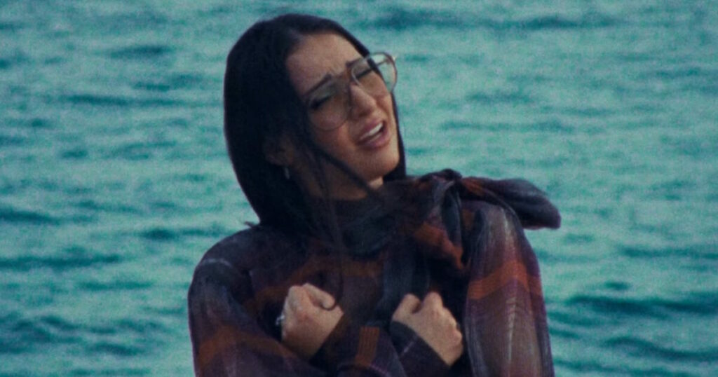 Η Klavdia παρουσιάζει το νέο της τραγούδι «Άνεμος»