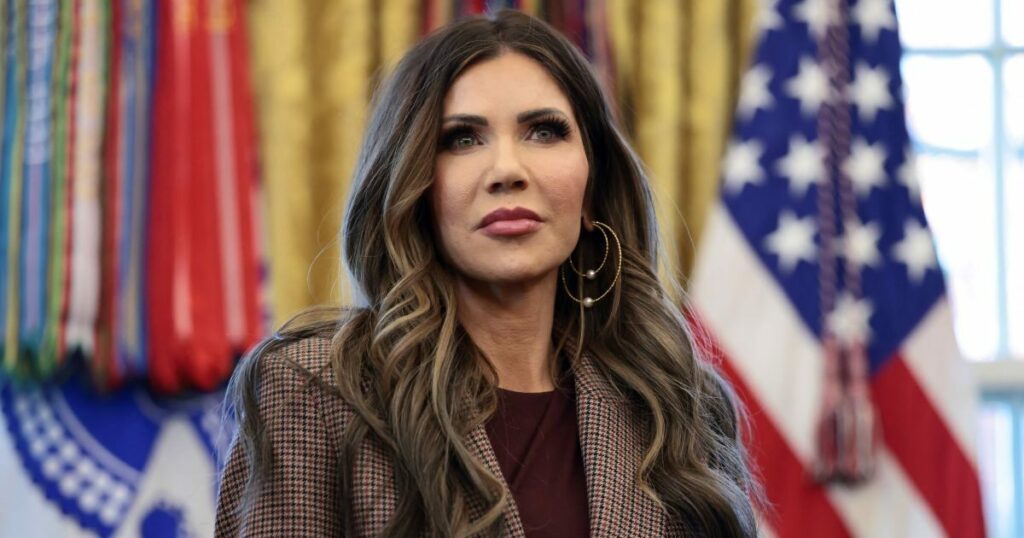 Κρίστι Νόεμ: Απαγόρευση ταξιδιών από χώρες που στέλνουν "δολοφόνους"