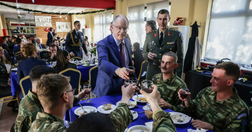 Πρόεδρος Δημοκρατίας: Τιμή στους Εύζωνες με παραδοσιακή φασολάδα