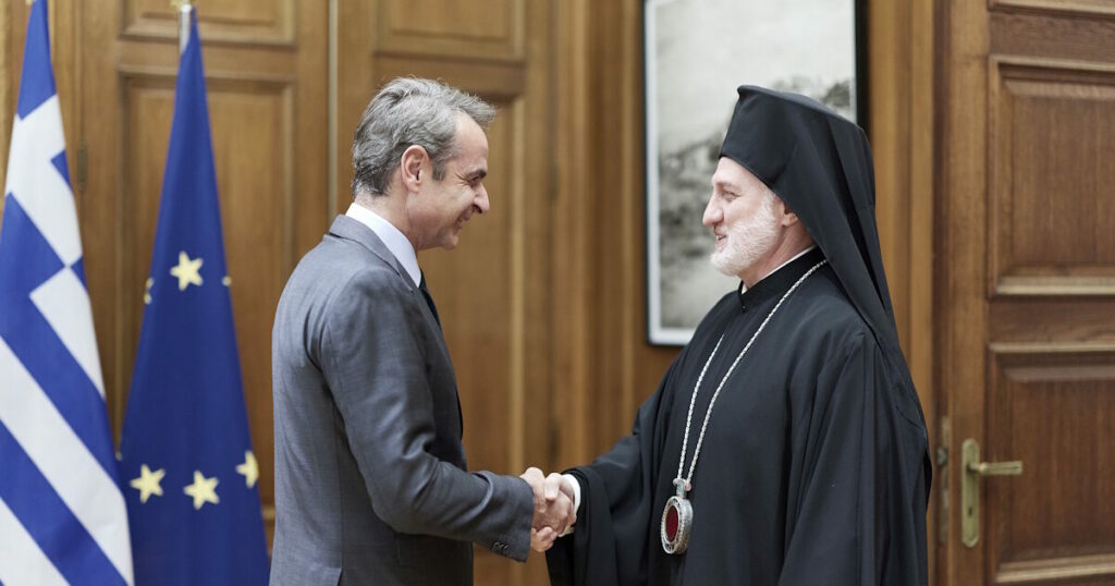 Συνάντηση Μητσοτάκη με Αρχιεπίσκοπο Ελπιδοφόρο στο Μαξίμου