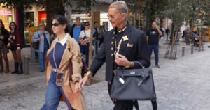 Ο Λάκης Γαβαλάς φέρνει λάμψη στην Ερμού με red carpet