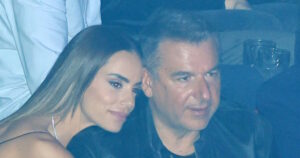 Γιώργος Λιάγκας και Μαρία Αντωνά στο καμαρίνι του Νίκου Οικονομόπουλου