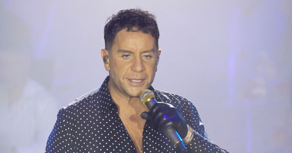 Ο Γιώργος Μαζωνάκης ενθουσίασε το κοινό στο νυχτερινό κέντρο